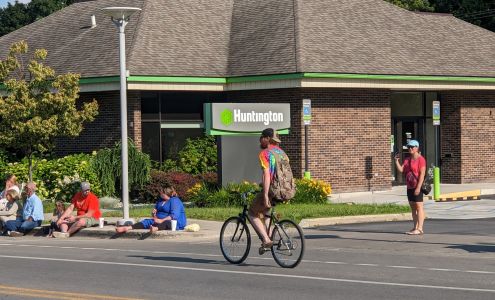 Huntington Bank ATM (Walk Up)