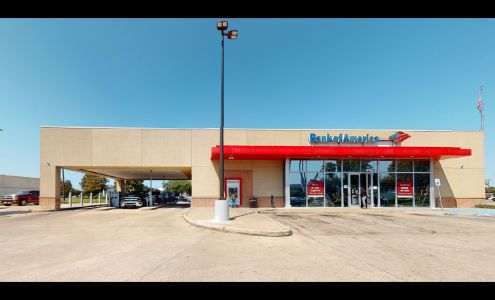 Bank of America (with Drive-thru services)