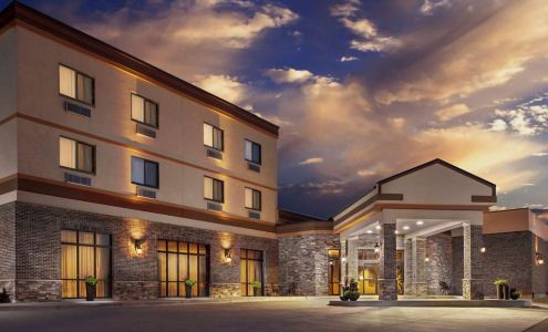 Roosevelt Grand Dakota, SureStay Collection By Best Western