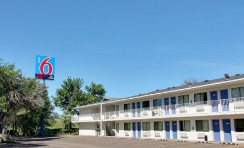 Motel 6 Bismarck, ND