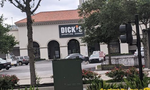 DICK'S Sporting Goods