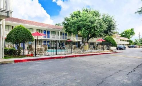 Motel 6 Huntsville, TX