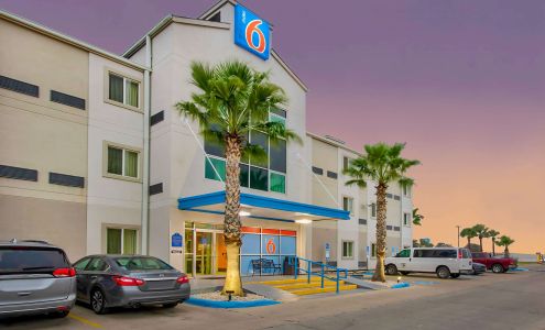 Motel 6 Eagle Pass, TX - Lakeside