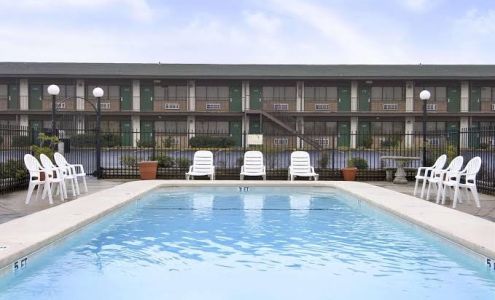 Super 8 by Wyndham Giddings