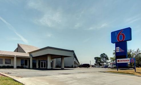 Motel 6 Mount Pleasant, TX