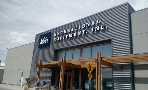 REI