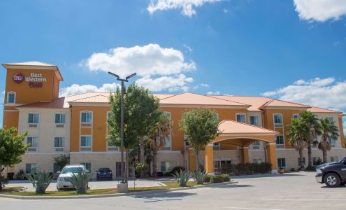 Best Western Plus San Antonio East Inn & Suites