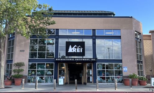 REI