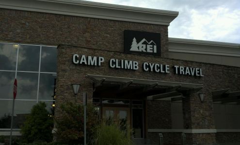 REI