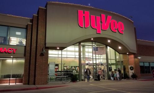 Hy-Vee Grocery Store