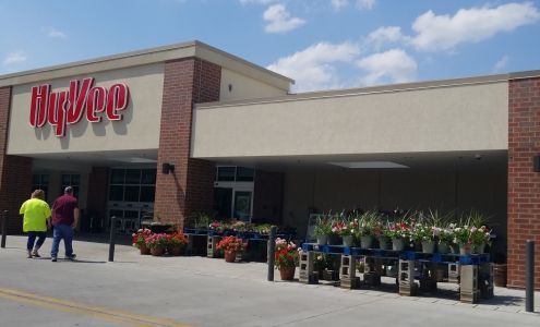 Hy-Vee Grocery Store