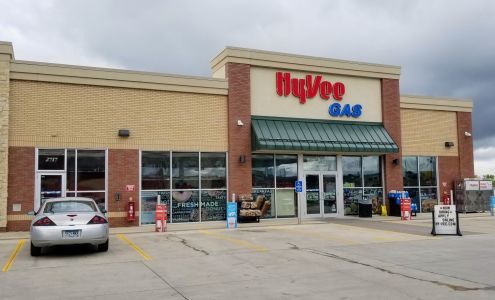 Hy-Vee Grocery Store