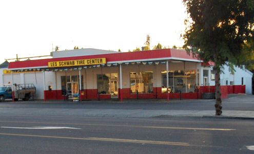 Les Schwab Tire Center
