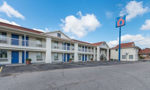 Motel 6 Livingston, TX