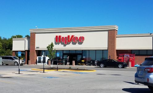 Hy-Vee Grocery Store