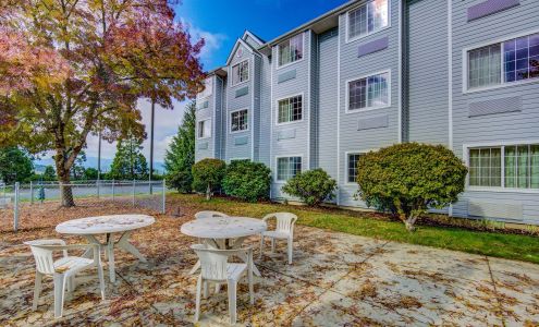 Motel 6 Sutherlin, OR