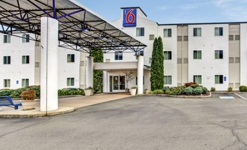 Motel 6 Roseburg, OR - I-5