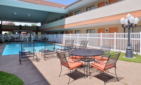 Red Roof Inn & Suites