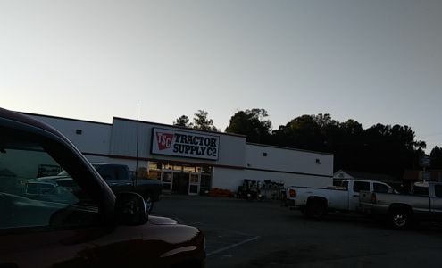 Tractor Supply Arab