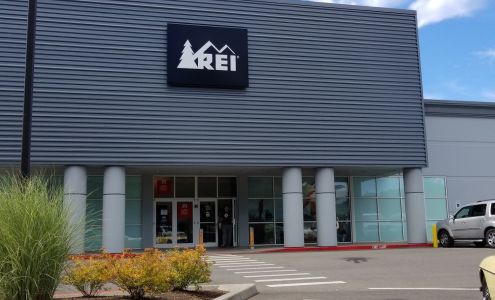 REI