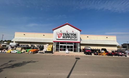 Tractor Supply Watford City