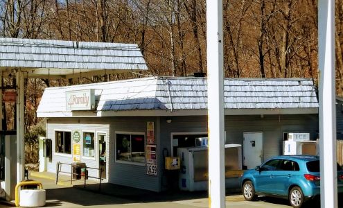 4 Family Gas Station Charlemont