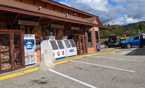 Bretton Woods Market and Deli Carroll