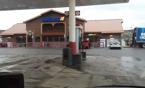 Thriftway Super Stops Anaconda