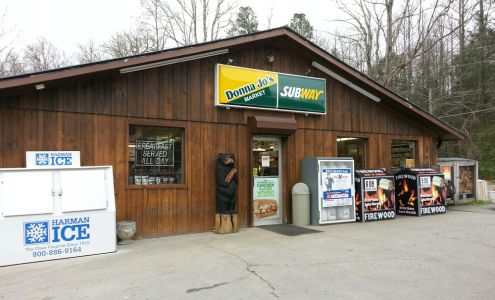 Donna Jo's Market & SUBWAY