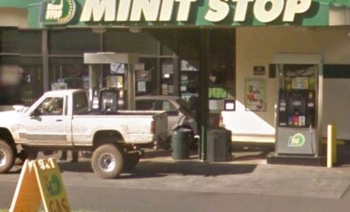 Minit Stop Laupahoehoe - Fried Chicken and Convenience Store. Laupahoehoe