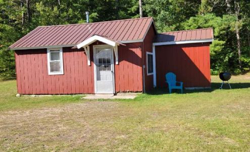 D n d cabins and grocery Manistique