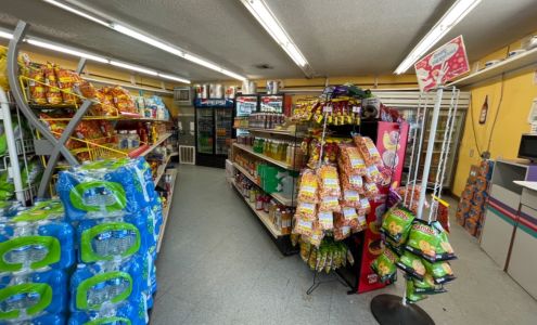 Las Carolinas Grocery & Grill