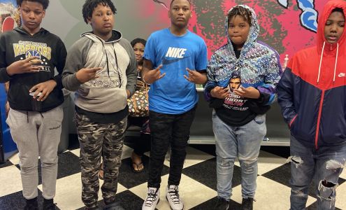 Chum's Discount Tobacco Store