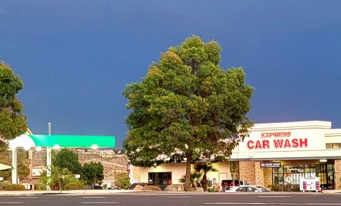 Fabulous Freddy's Car Wash