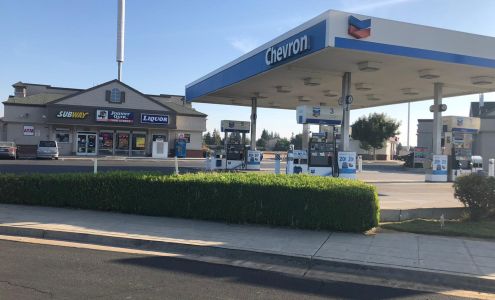 Quik Shop / Chevron Service Station