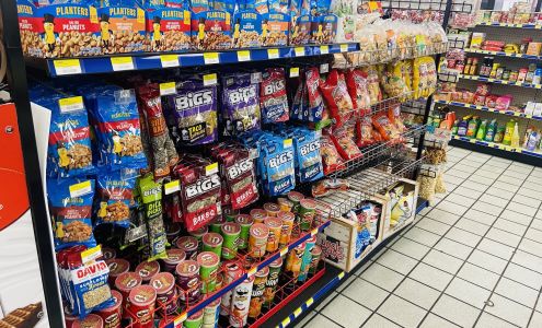 Maggies Food & Fuel Plaza