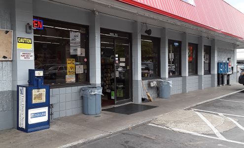 Holt's Quik Chek Market Kelso