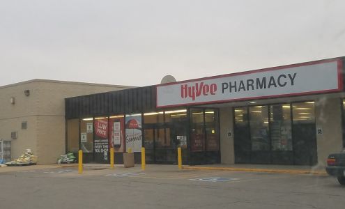 Hy-Vee Grocery Store