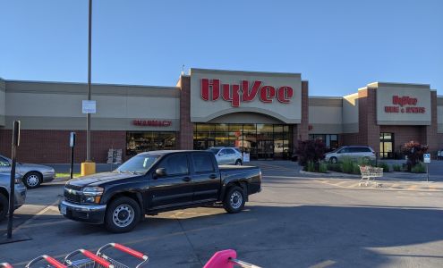 Hy-Vee Grocery Store