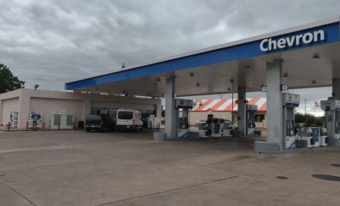 Bar-G-Store Chevron station