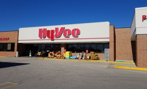 Hy-Vee Grocery Store