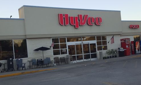 Hy-Vee Grocery Store
