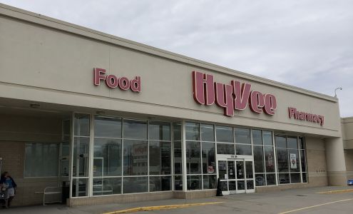 Hy-Vee Grocery Store