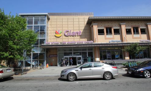 Giant Pharmacy