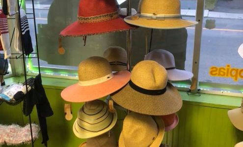 La Mitad Del Mundo Multiservices Grocery