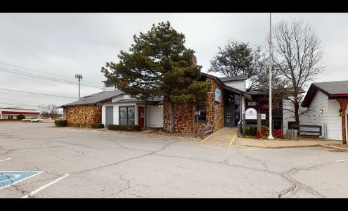 Bank of America (with Drive-thru services)