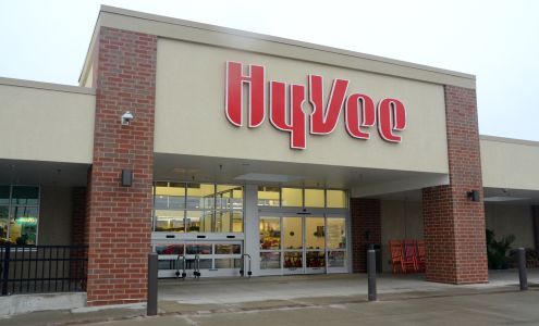 Hy-Vee Grocery Store