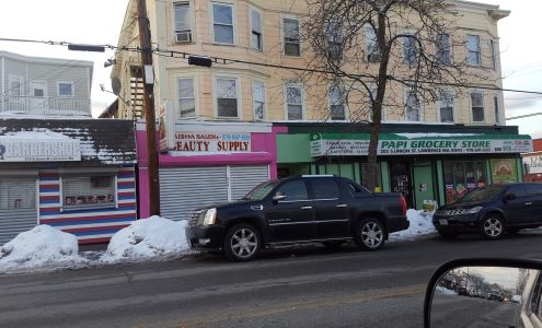 Papi Grocery & Restaurant Lawrence