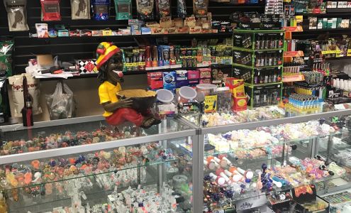 WONDERLAND SMOKE SHOP