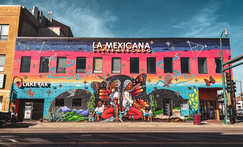 La Mexicana Supermercado, Pasteleria, Autobuses a Mexico, Artesania Mexicana y Restauran